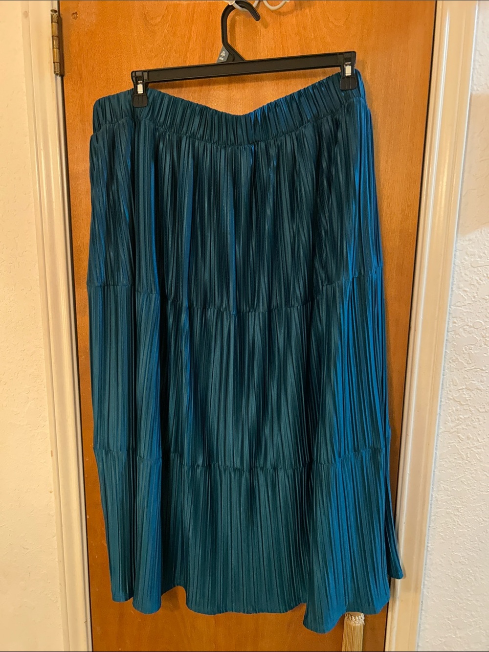 Women's Teal Pleated Tiered Skirt. 3X. Great shape.